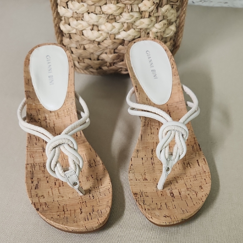 Gianni Bini White Cork Knot Sandals Size 11